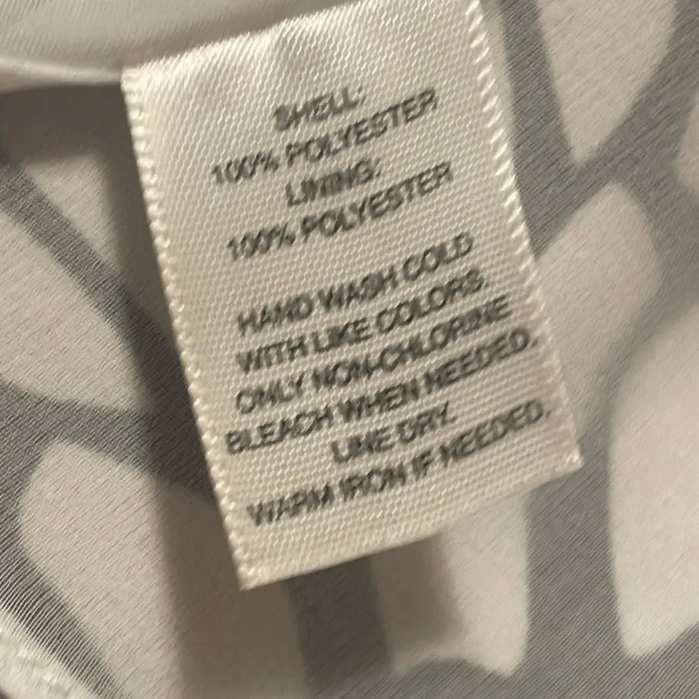 𝅺WHITE House/Black Market Size Small Flowy Sleeveless/Lined Top. In EUC. - Picture 12 of 12